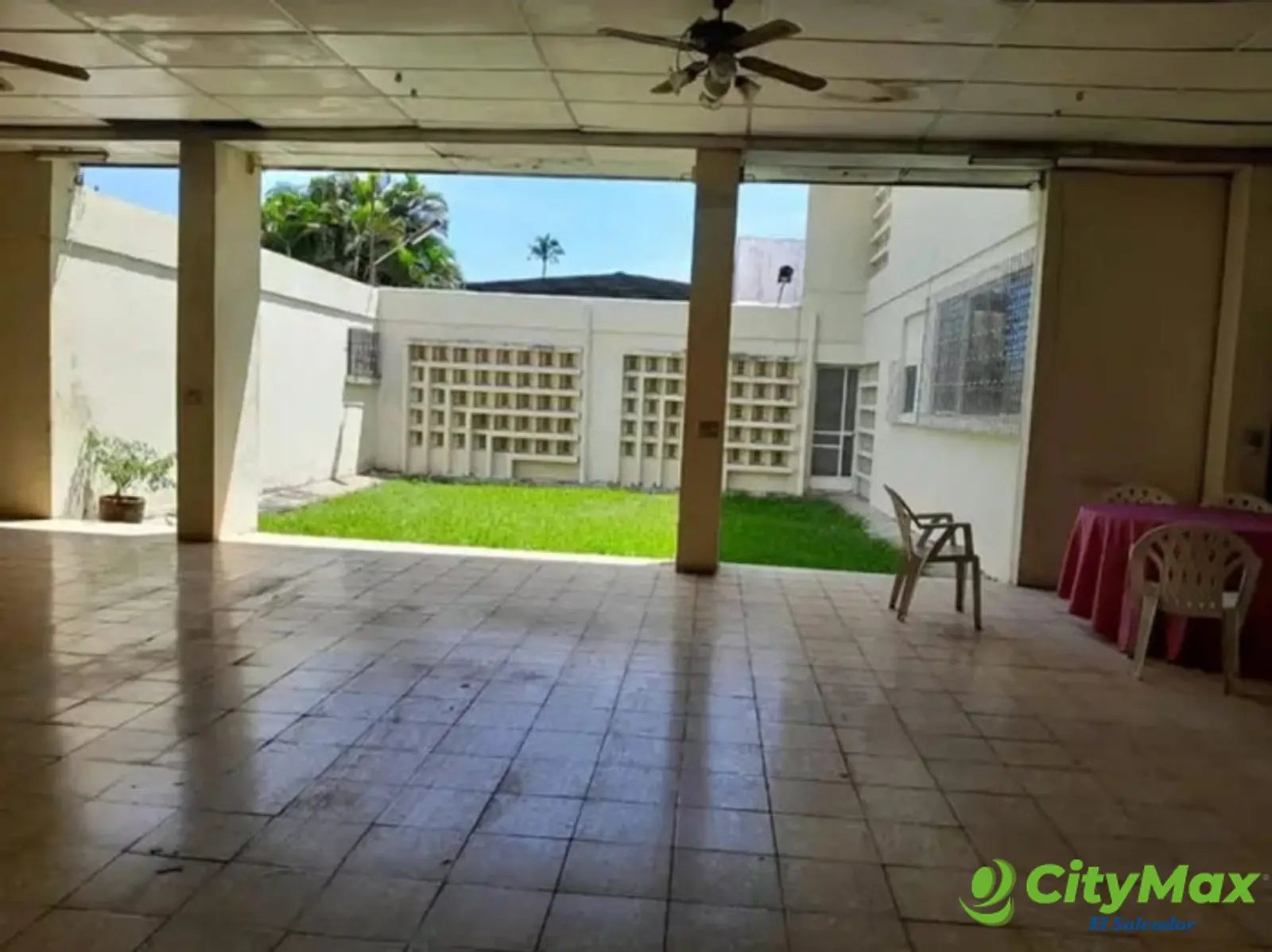 Venta de Amplia Propiedad Comercial en Santa Ana - foto 8
