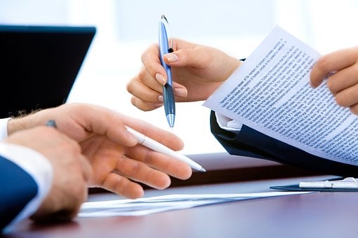 ¿Finalizar un contrato de arrendamiento? Conoce las razones, cláusulas y posibles penalidades.